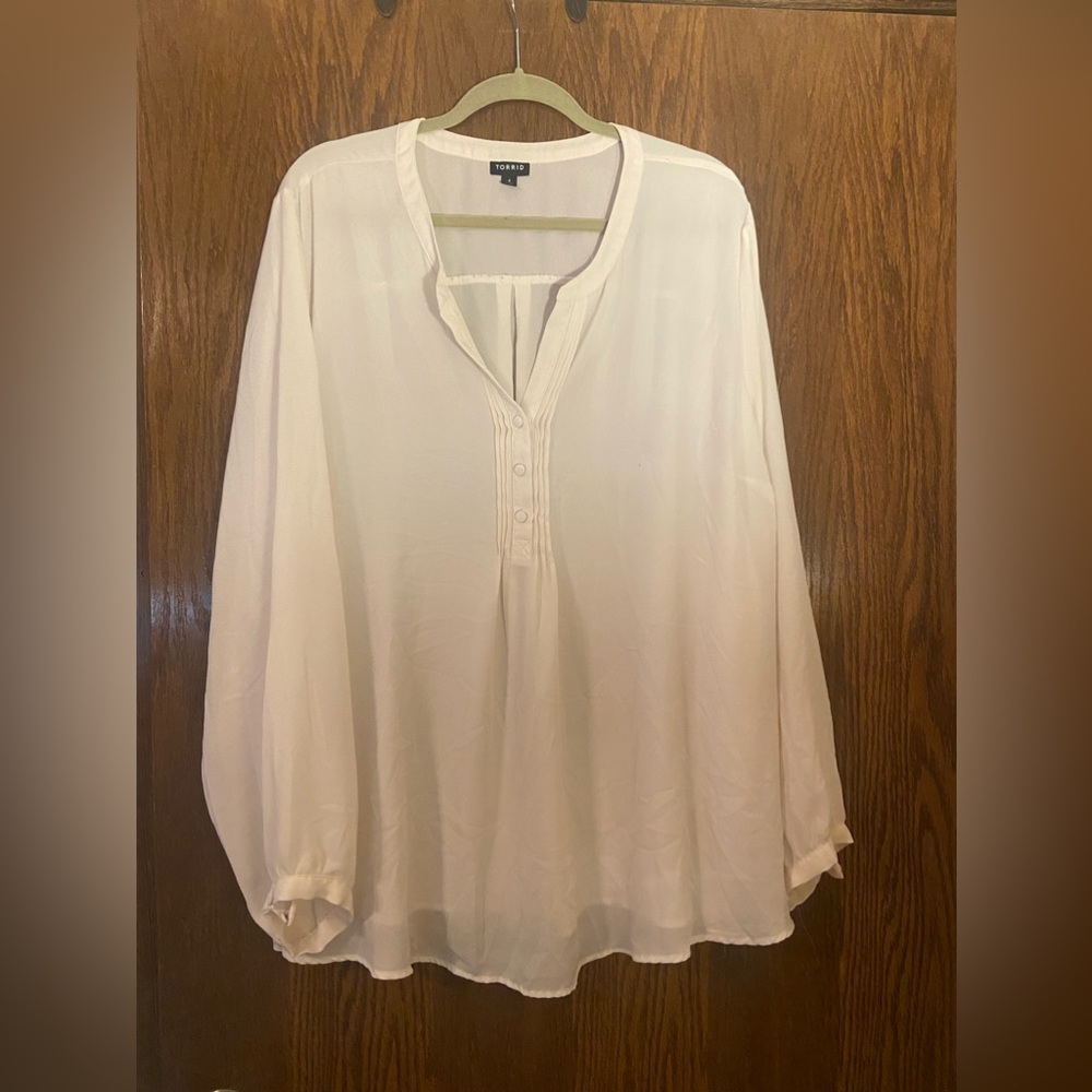 Torrid blouse. Plus size 4